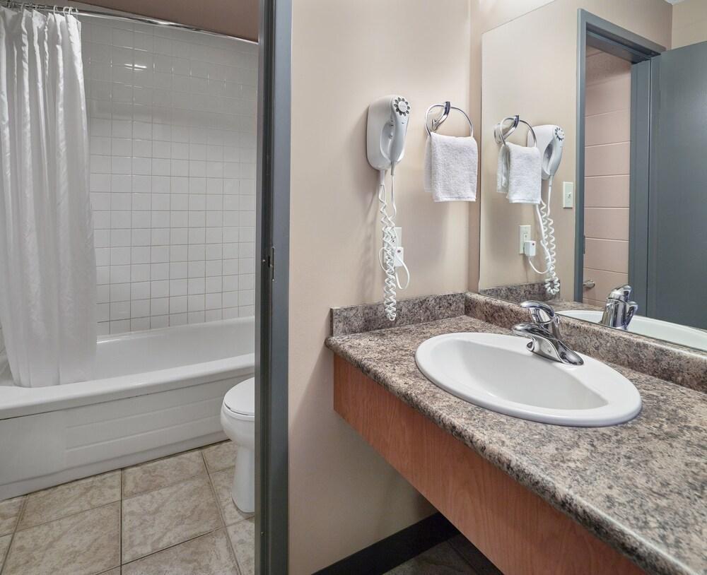 Neighbourhood Inn Hotels In Bonnyville ภายนอก รูปภาพ