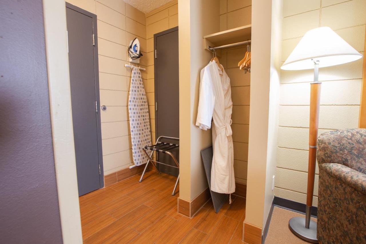 Neighbourhood Inn Hotels In Bonnyville ภายนอก รูปภาพ
