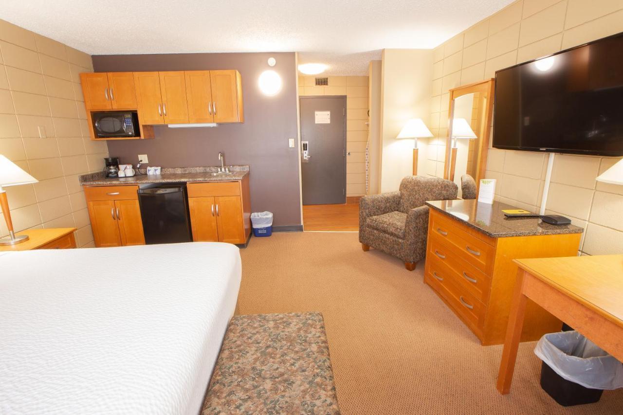 Neighbourhood Inn Hotels In Bonnyville ภายนอก รูปภาพ