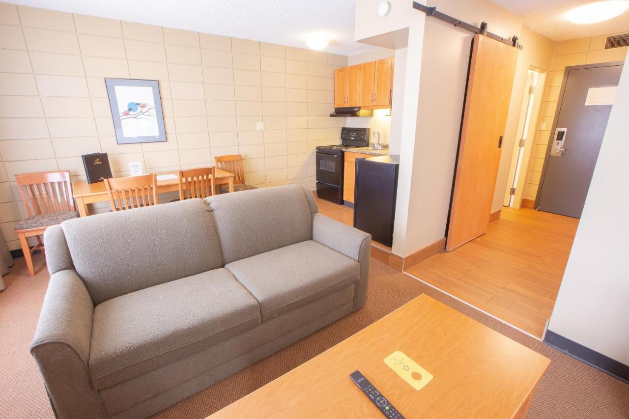 Neighbourhood Inn Hotels In Bonnyville ภายนอก รูปภาพ