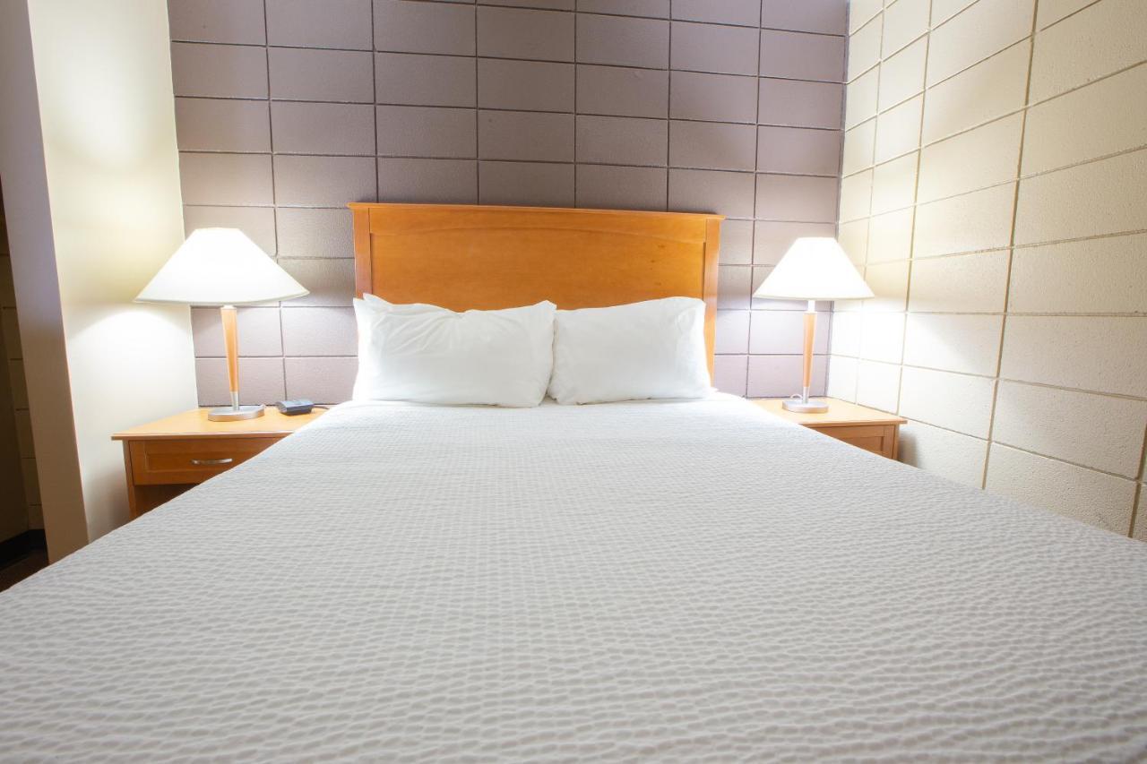 Neighbourhood Inn Hotels In Bonnyville ภายนอก รูปภาพ