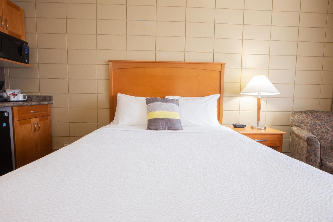 Neighbourhood Inn Hotels In Bonnyville ภายนอก รูปภาพ