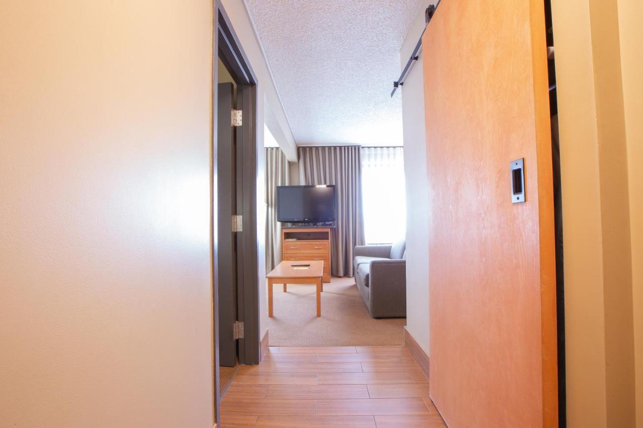 Neighbourhood Inn Hotels In Bonnyville ภายนอก รูปภาพ