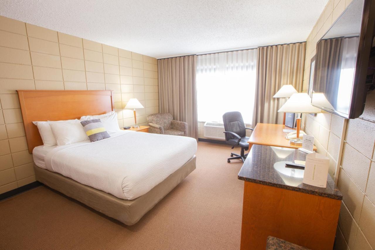 Neighbourhood Inn Hotels In Bonnyville ภายนอก รูปภาพ