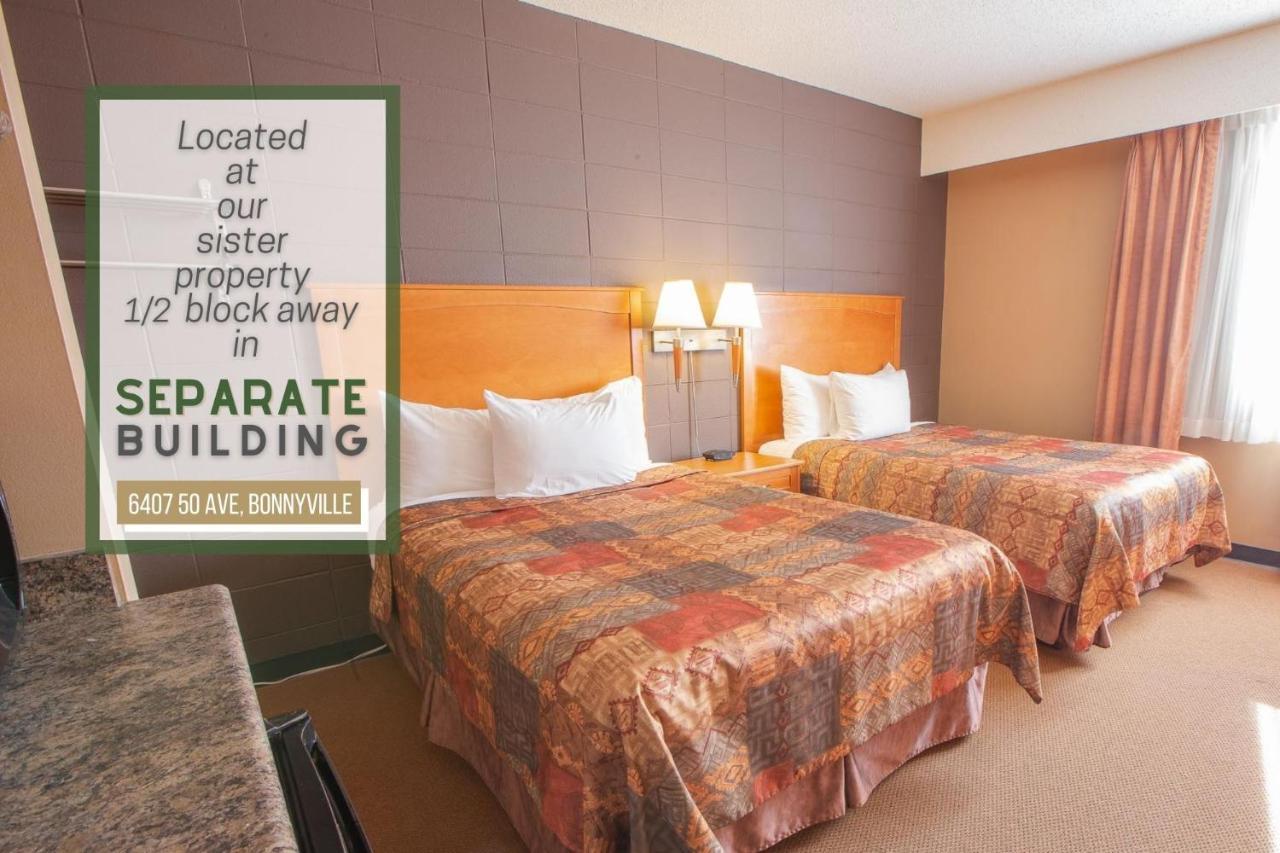 Neighbourhood Inn Hotels In Bonnyville ภายนอก รูปภาพ