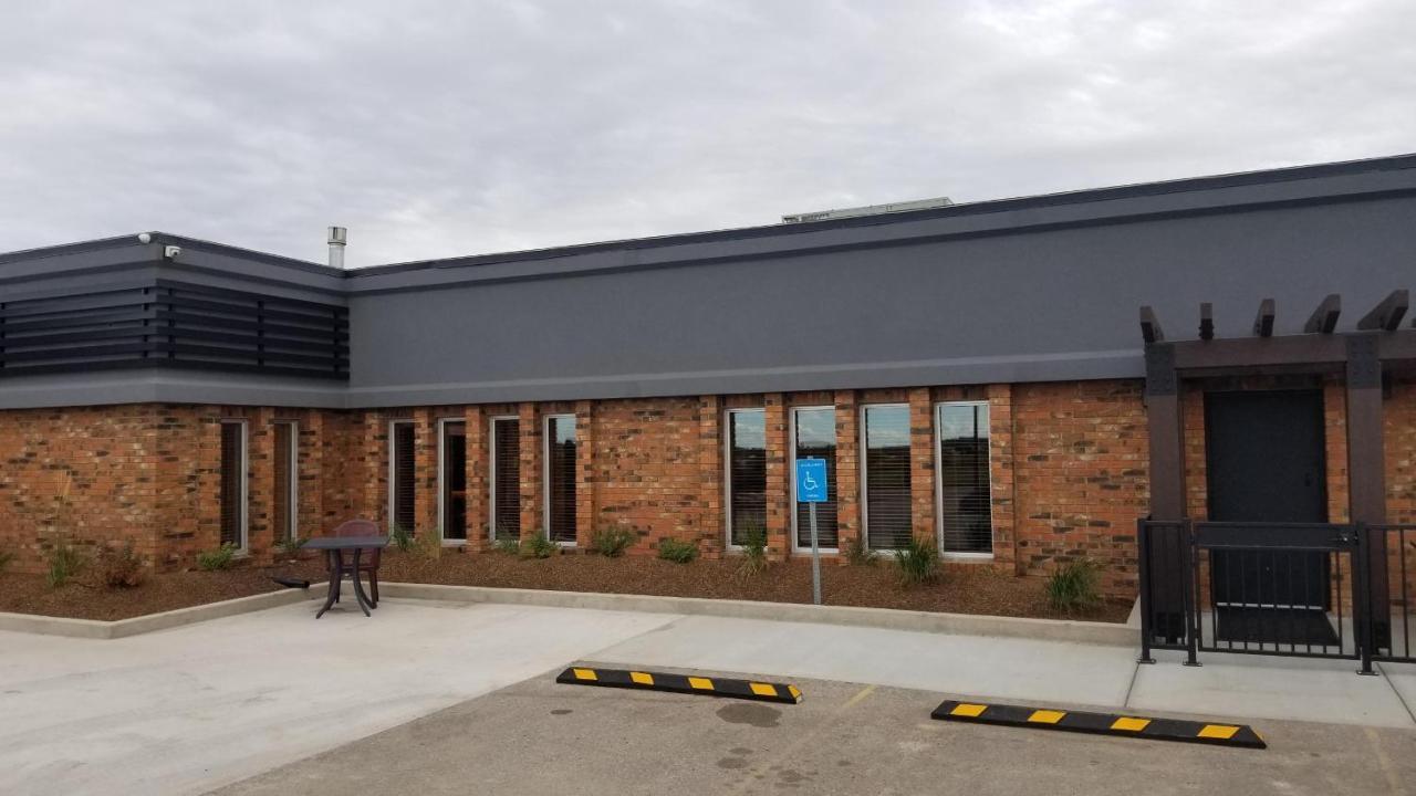 Neighbourhood Inn Hotels In Bonnyville ภายนอก รูปภาพ