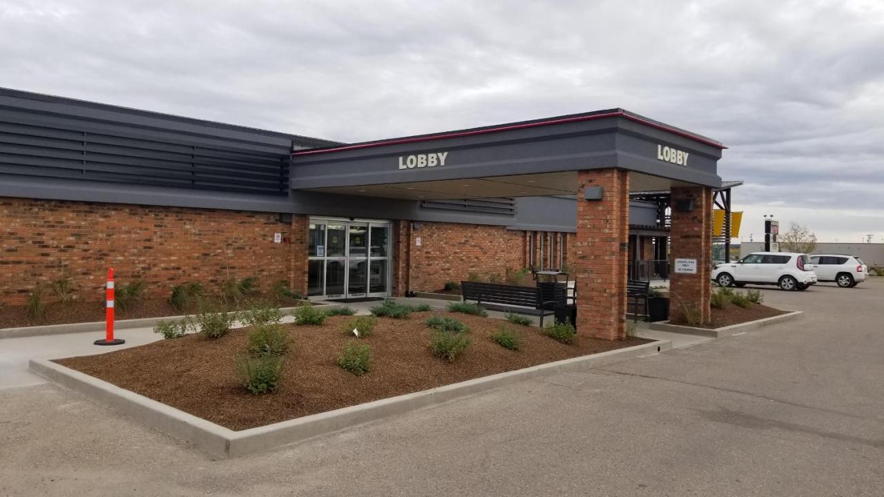 Neighbourhood Inn Hotels In Bonnyville ภายนอก รูปภาพ
