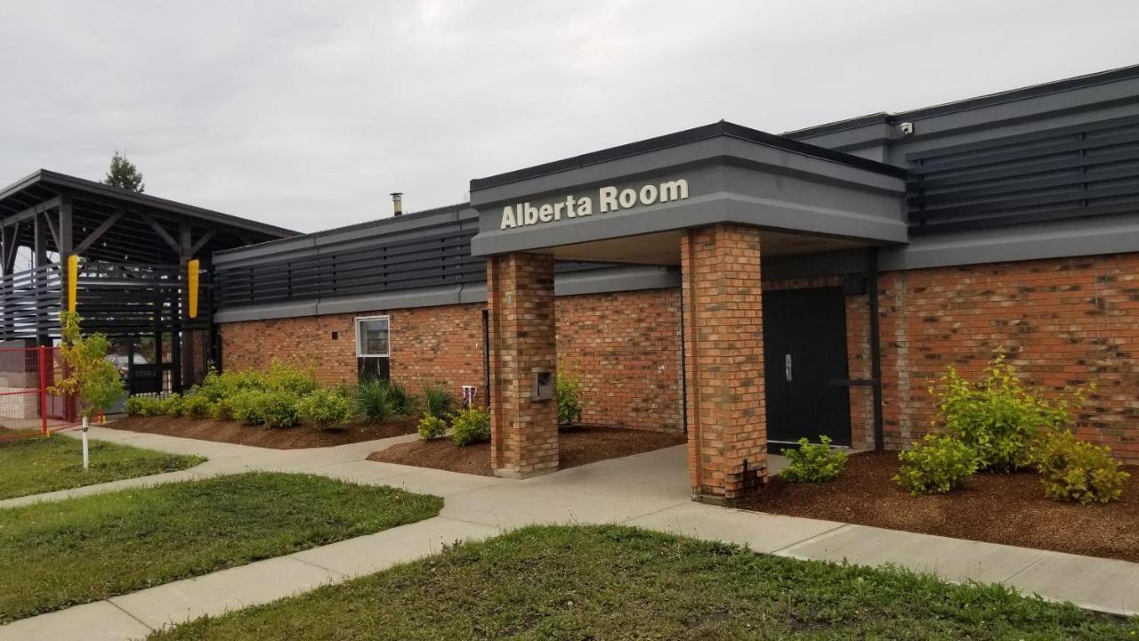Neighbourhood Inn Hotels In Bonnyville ภายนอก รูปภาพ