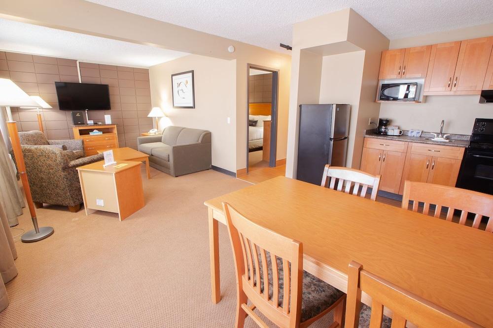 Neighbourhood Inn Hotels In Bonnyville ภายนอก รูปภาพ