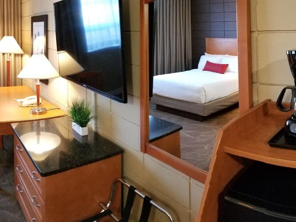 Neighbourhood Inn Hotels In Bonnyville ภายนอก รูปภาพ