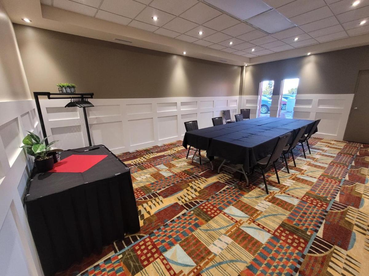 Neighbourhood Inn Hotels In Bonnyville ภายนอก รูปภาพ